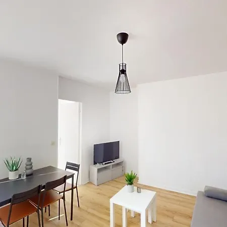 2-bedroom On Rue De Rousseau Le Havre