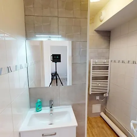 2-bedroom On Rue De Rousseau