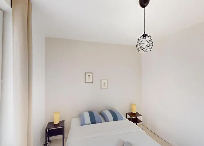 Apartament 2-bedroom On Rue De Rousseau