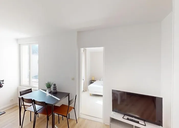 2-bedroom On Rue De Rousseau